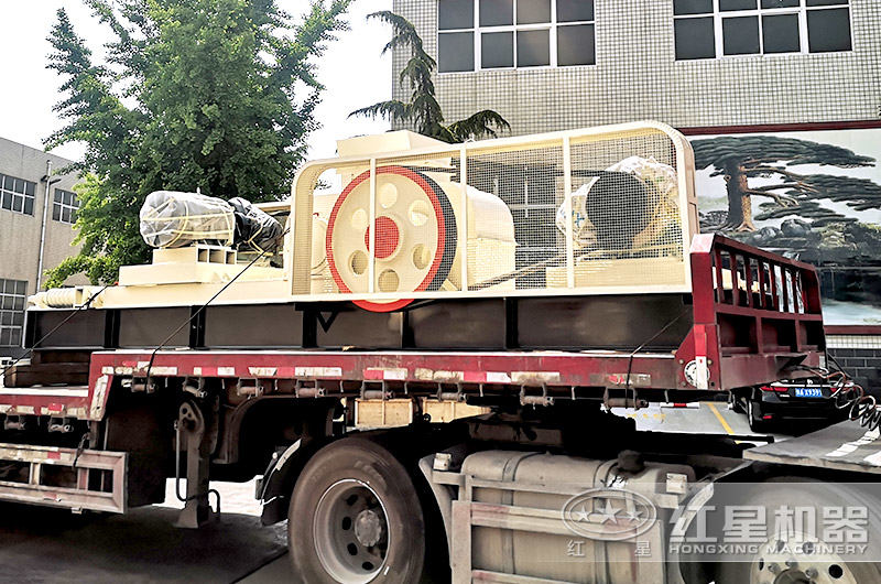 红星机器齿辊破碎机发货中 红星机器齿辊破碎机发货中