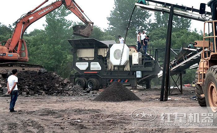 煤矸石移动破碎站生产现场 煤矸石移动破碎站生产现场