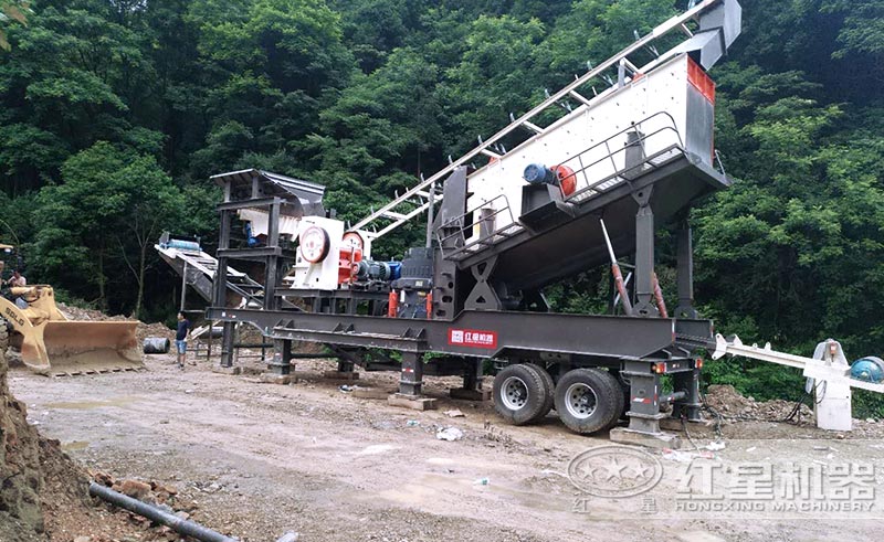 移动式时产200吨人工砂石设备现场 移动式时产200吨人工砂石设备现场