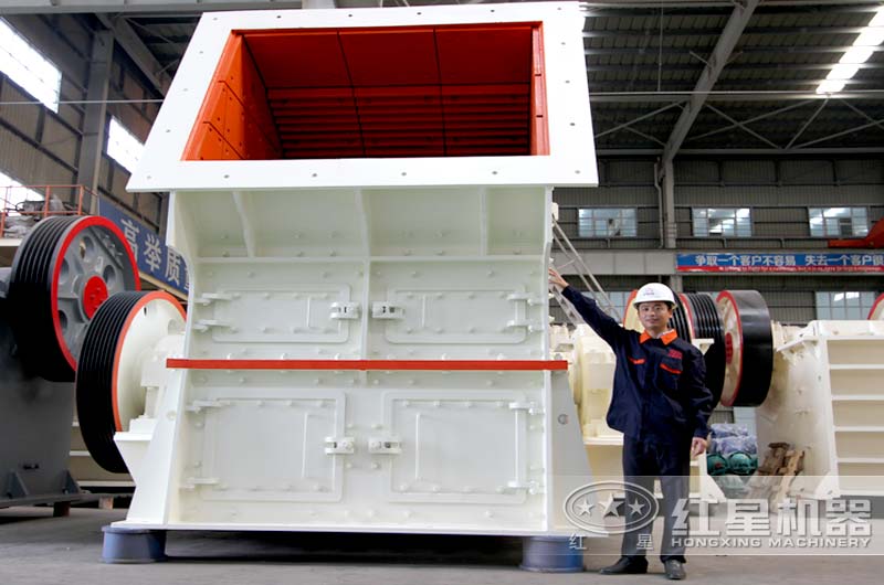 大型重锤式破碎机实拍 大型重锤式破碎机实拍