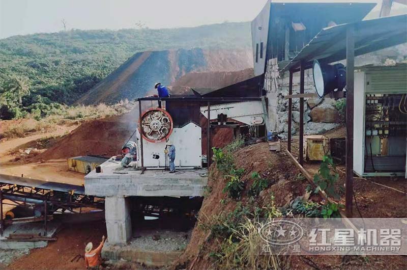 大型颚式破碎机作业现场实拍 大型颚式破碎机作业现场实拍