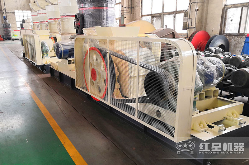 对辊破碎机车间实拍 对辊破碎机车间实拍