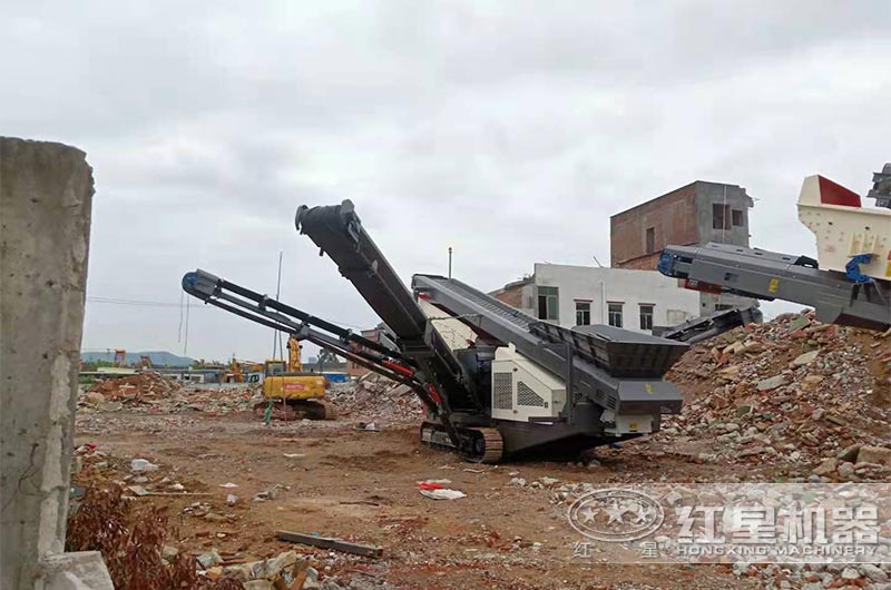 履带移动式破碎机现场 履带移动式破碎机现场