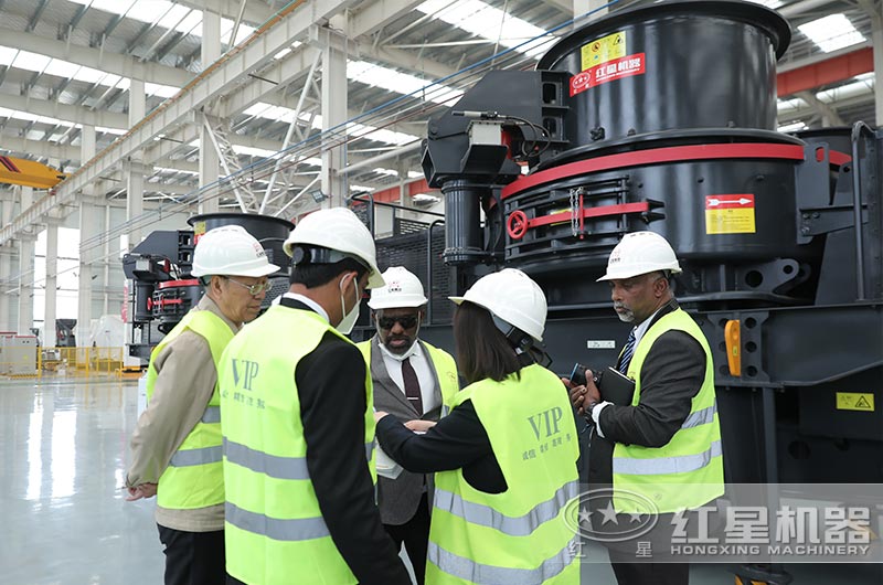 客户来厂选购中