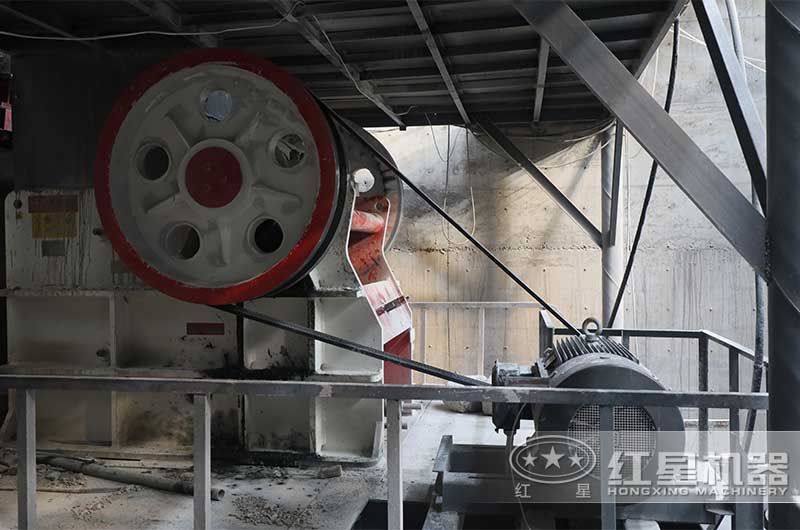 鄂式破碎机现场 鄂式破碎机现场