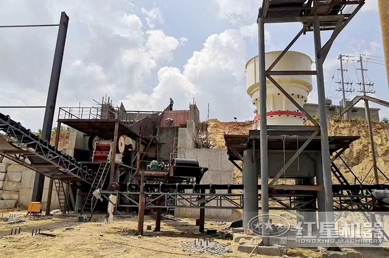 矿石破碎现场 矿石破碎现场