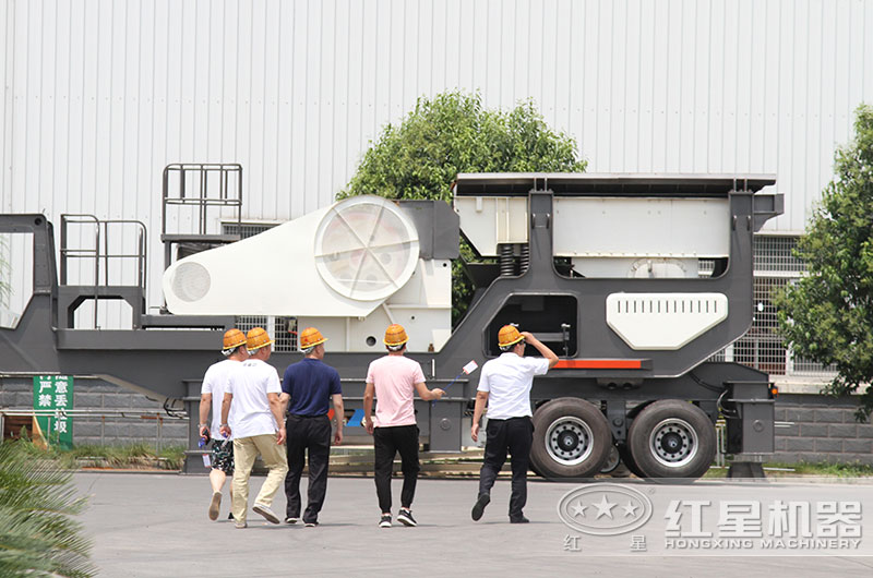 40t/h小型颚破移动破碎站实拍 40t/h小型颚破移动破碎站实拍