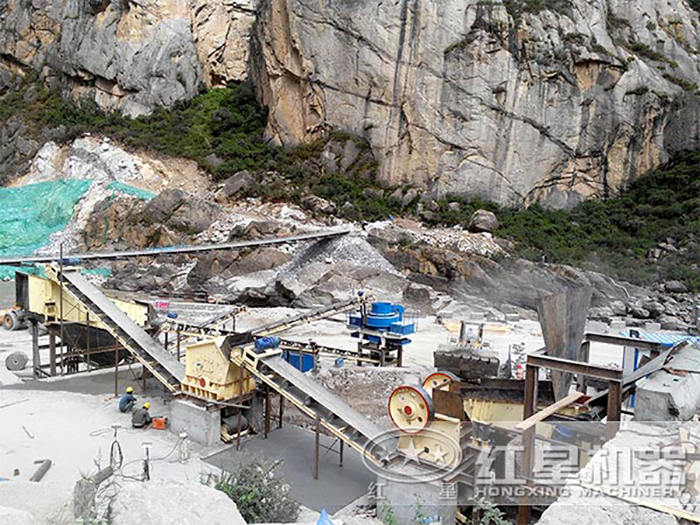 时产300吨的石灰石生产线现场 时产300吨的石灰石生产线现场