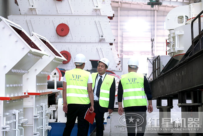 红星机器800X800细碎机客户参观 红星机器800X800细碎机客户参观