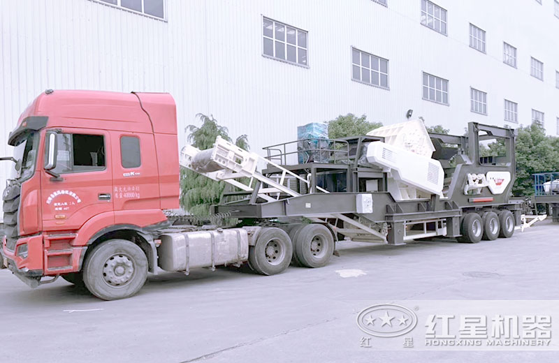 大型车载移动式粉石机车头牵引下行走自如 大型车载移动式粉石机车头牵引下行走自如