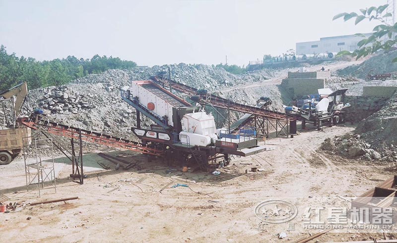 移动式的时产100吨的碎石生产线现场 移动式的时产100吨的碎石生产线现场