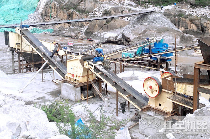 中等软性石料制砂现场 中等软性石料制砂现场