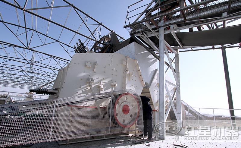 红星1010反击式破碎机安装现场 红星1010反击式破碎机安装现场