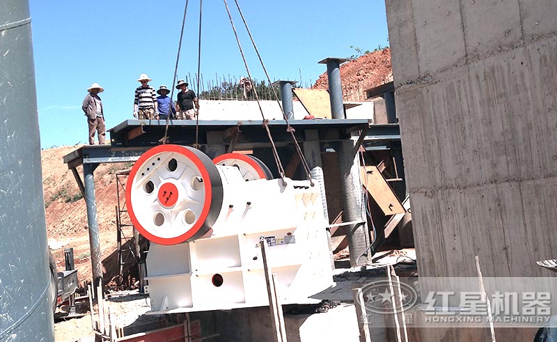 颚式破碎机安装中 颚式破碎机安装中