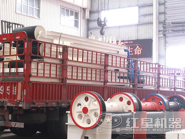红星皮带输送机正发往客户现场 红星皮带输送机正发往客户现场
