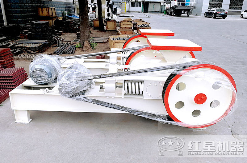 小型对辊破碎机产品实拍 小型对辊破碎机产品实拍