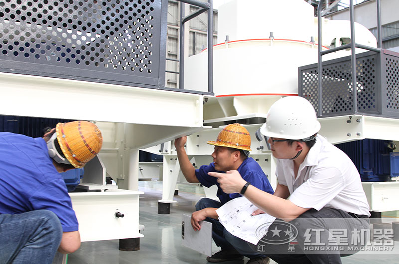 红星机器技术人员认真负责 红星机器技术人员认真负责