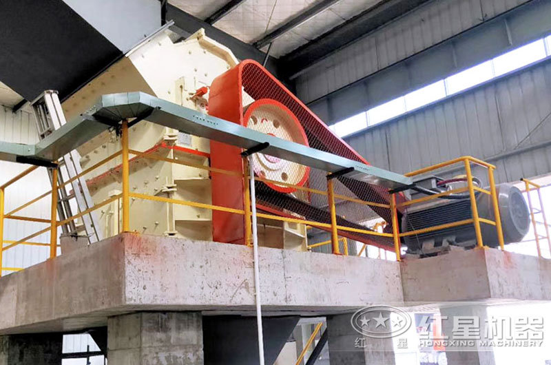 液压箱式细碎机生产现场 液压箱式细碎机生产现场