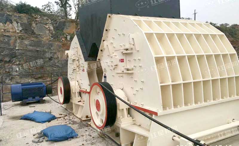 PCX锤式整形破碎机现场 PCX锤式整形破碎机现场