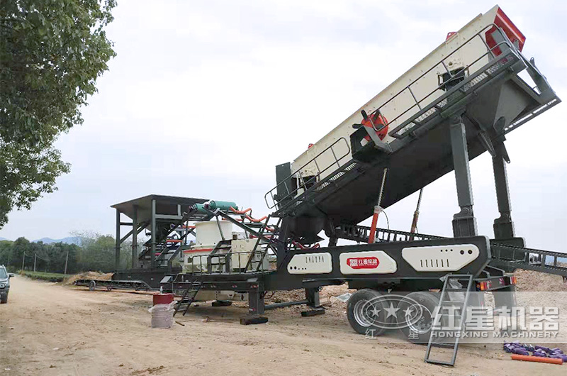 搭载“制砂机+振动筛”的移动破碎筛分机 搭载“制砂机+振动筛”的移动破碎筛分机