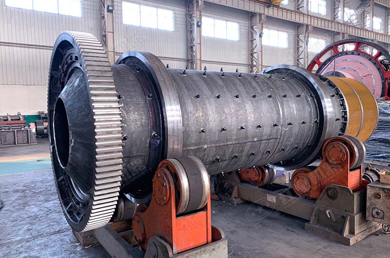 红星节能球磨机生产车间实拍 红星节能球磨机生产车间实拍