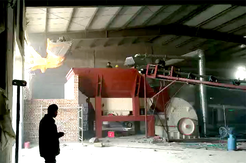 施工生产中的环锤式破碎机 施工生产中的环锤式破碎机