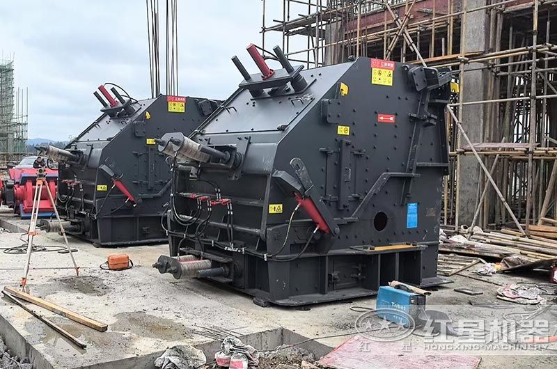 反击式破碎机大型现场安装中