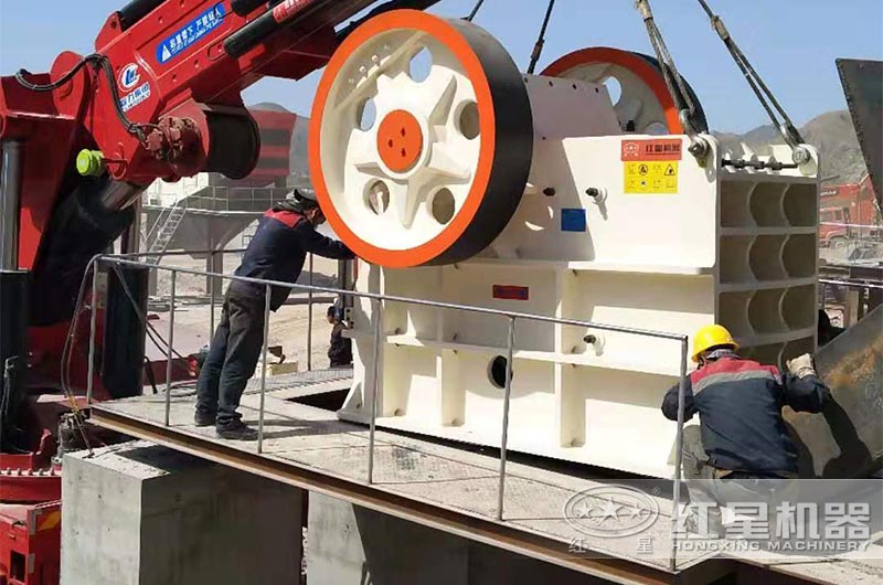 大型鄂式破碎机现场 大型鄂式破碎机现场