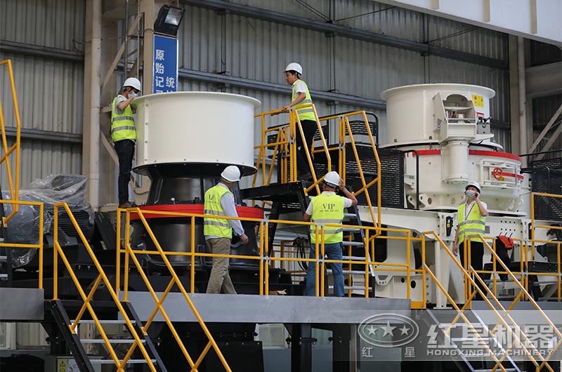 客户到红星破碎设备车间考察 客户到红星破碎设备车间考察