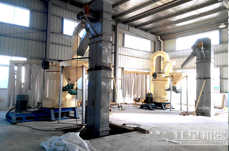 双台雷蒙磨粉机工作现场