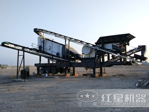 新款小型移动式破碎机现场图 新款小型移动式破碎机现场图