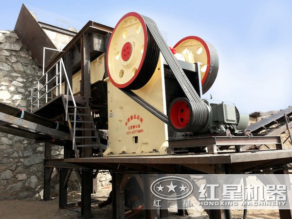 颚式石头破碎机现场作业图 颚式石头破碎机现场作业图