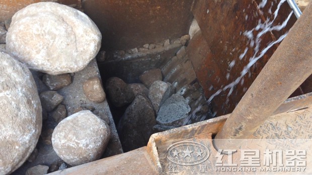 为了抑尘增加喷水装置 为了抑尘增加喷水装置