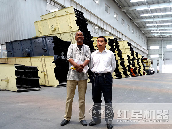 圆振动筛客户参观 圆振动筛客户参观