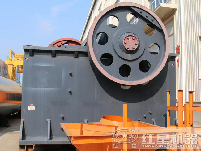 PE1200×1500颚式破碎机外观 PE1200×1500颚式破碎机外观