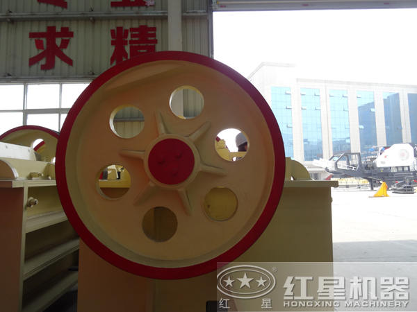 250*1000颚式破碎机飞轮特写 250*1000颚式破碎机飞轮特写
