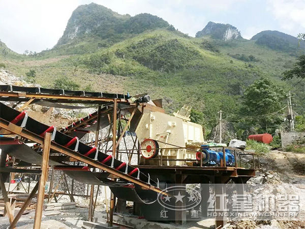 1214石头碎石机碎石机嗑石机现场作业 1214石头碎石机碎石机嗑石机现场作业