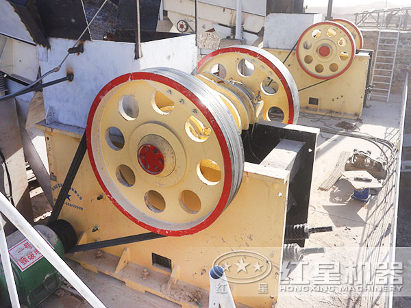 1500吨/时石头嗑石机_碎石机现场作业 1500吨/时石头嗑石机_碎石机现场作业