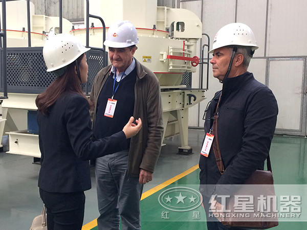 新型585吨每小时的HVI制砂机用户来场参观图 新型585吨每小时的HVI制砂机用户来场参观图