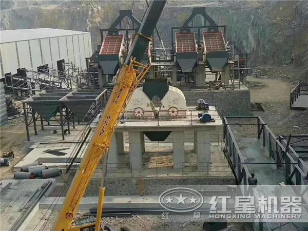 800t/h山石子碎石机现场作业图 800t/h山石子碎石机现场作业图