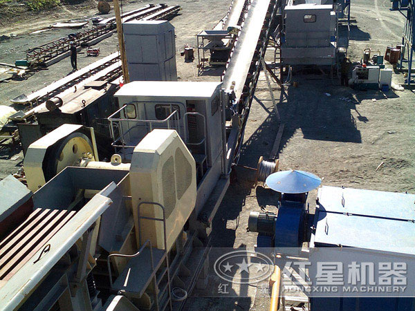 移动式破碎机现场作业 移动式破碎机现场作业