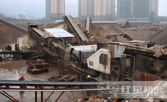 移动粉碎站现场作业 移动粉碎站现场作业