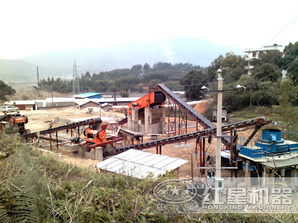 时产150--200吨青条石破碎机现场作业图 时产150--200吨青条石破碎机现场作业图