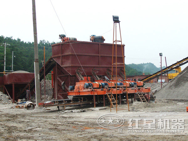 多台对辊破碎机工作客户现场 多台对辊破碎机工作客户现场