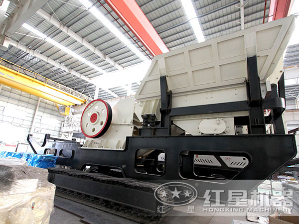 开进场的石子流动破碎车 开进场的石子流动破碎车