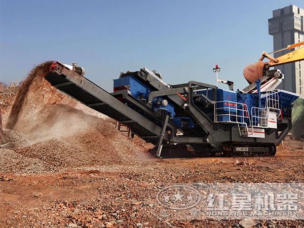 开进场的石子履带流动破碎车 开进场的石子履带流动破碎车