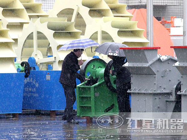 风化砂洗砂机用户来厂参观图 风化砂洗砂机用户来厂参观图