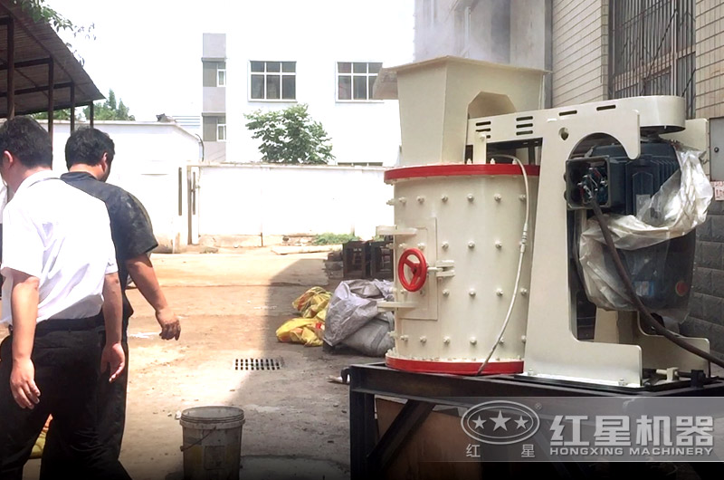 复合式破碎机厂区试机 复合式破碎机厂区试机