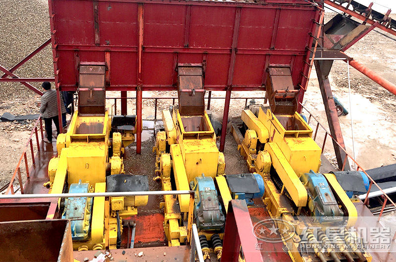 齿辊式破碎机现场图 齿辊式破碎机现场图