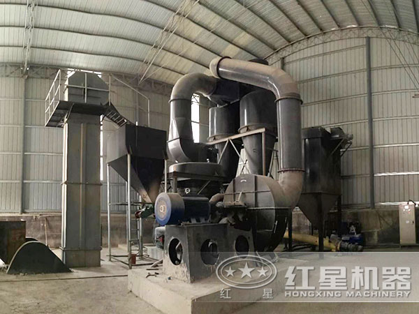 小型立式矿物磨粉机现场作业 小型立式矿物磨粉机现场作业